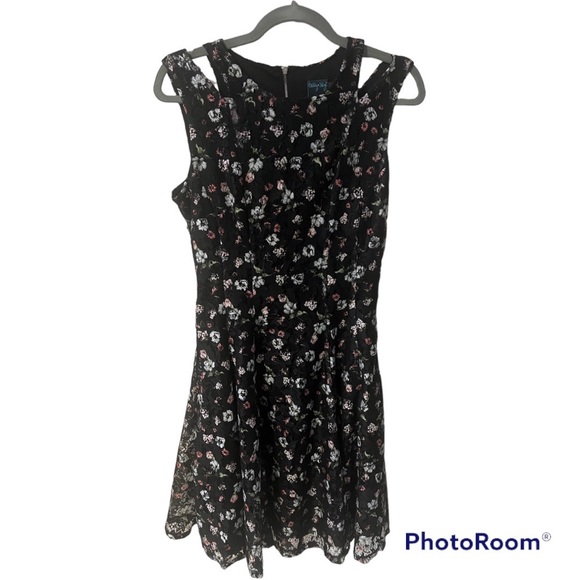 Gabby Skye Dresses & Skirts - A Gabby Skye Dress in size 6